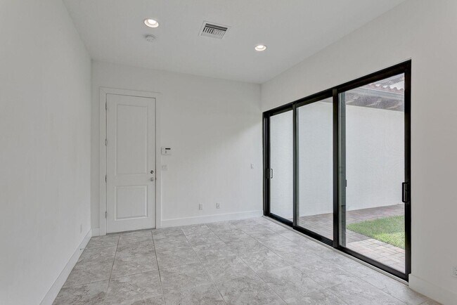 Building Photo - 1205 Faulkner Ter