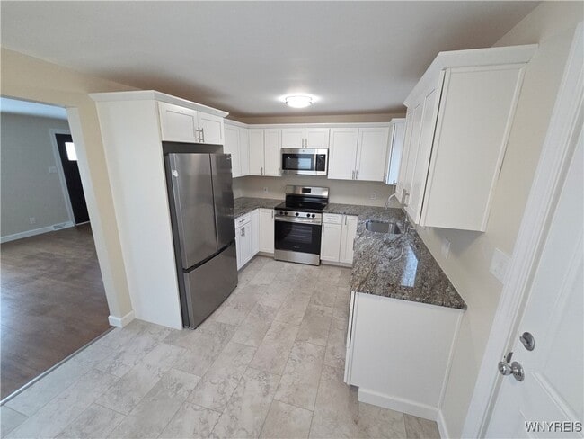 Building Photo - 300 Kerr St