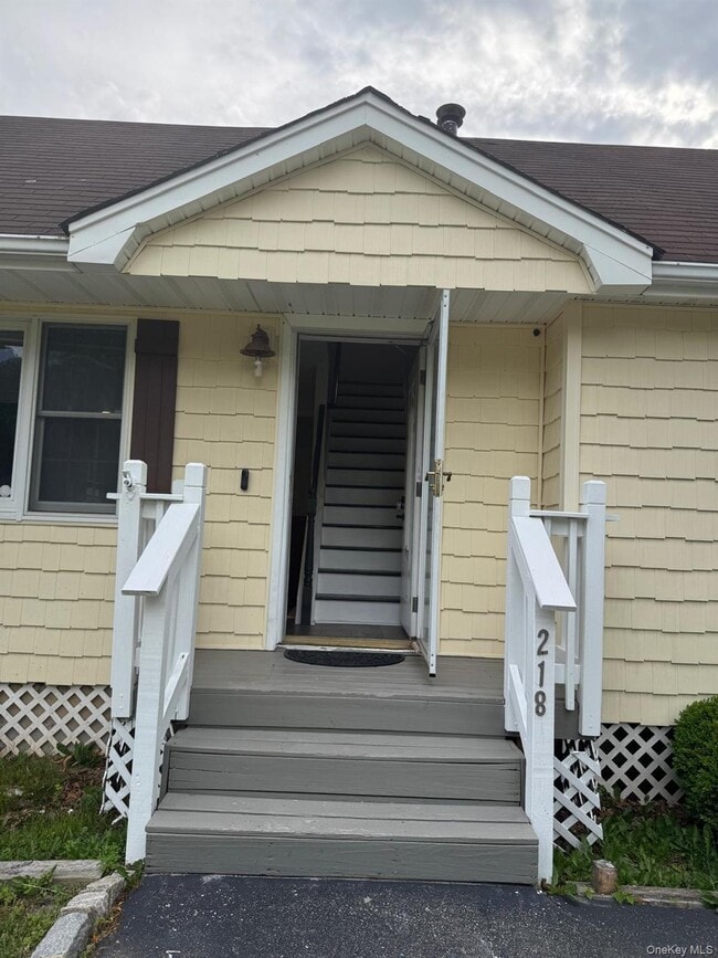 Building Photo - 218 Bayview Dr