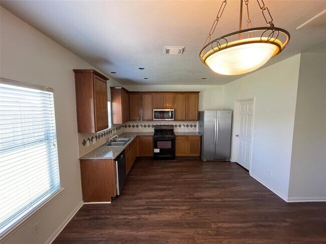 Building Photo - 2103 Weathersfield Trace Cir