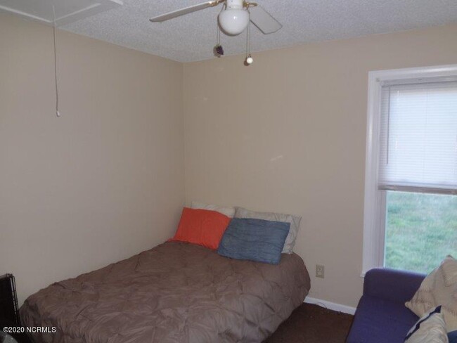 Building Photo - 1505 Cedar Ln