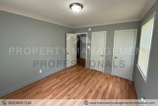 Building Photo - 348 Colonial Dr