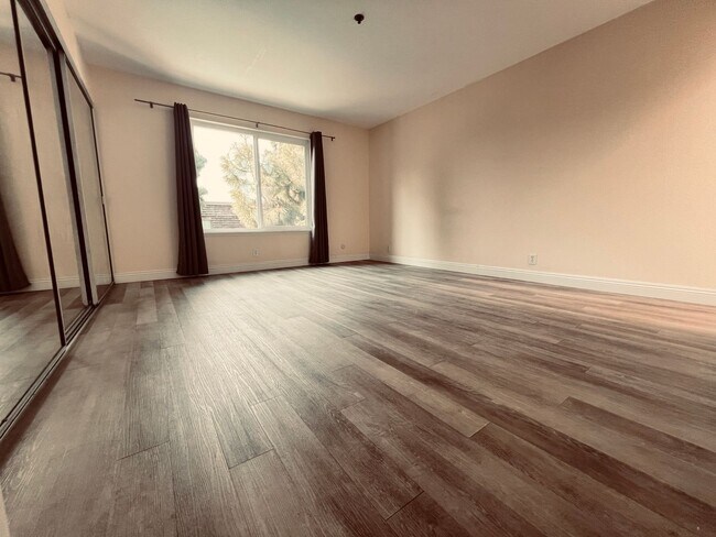 Building Photo - Mission Valley Large Two Bedroom Two Bathroom Condo for Rent