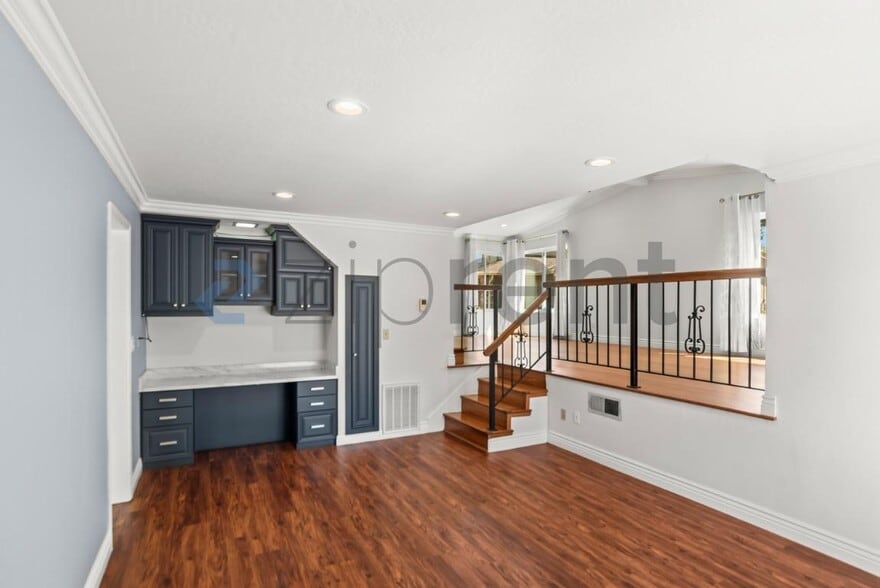 Building Photo - Unit