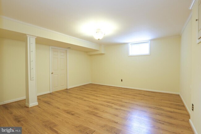 Building Photo - 8519 Electric Ave