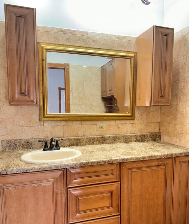 Building Photo - 1814 W Pershing Rd