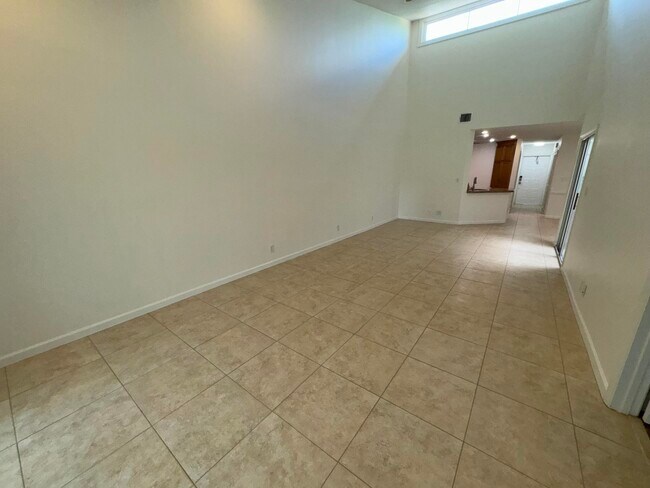 Building Photo - 6447 Parkview Dr