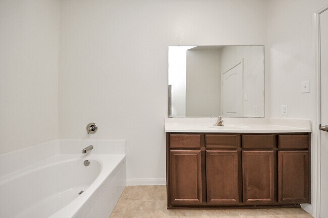 Building Photo - 9526 Opal Gates Dr
