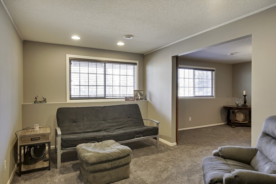 Lower level bedroom - 15225 Florist Cir