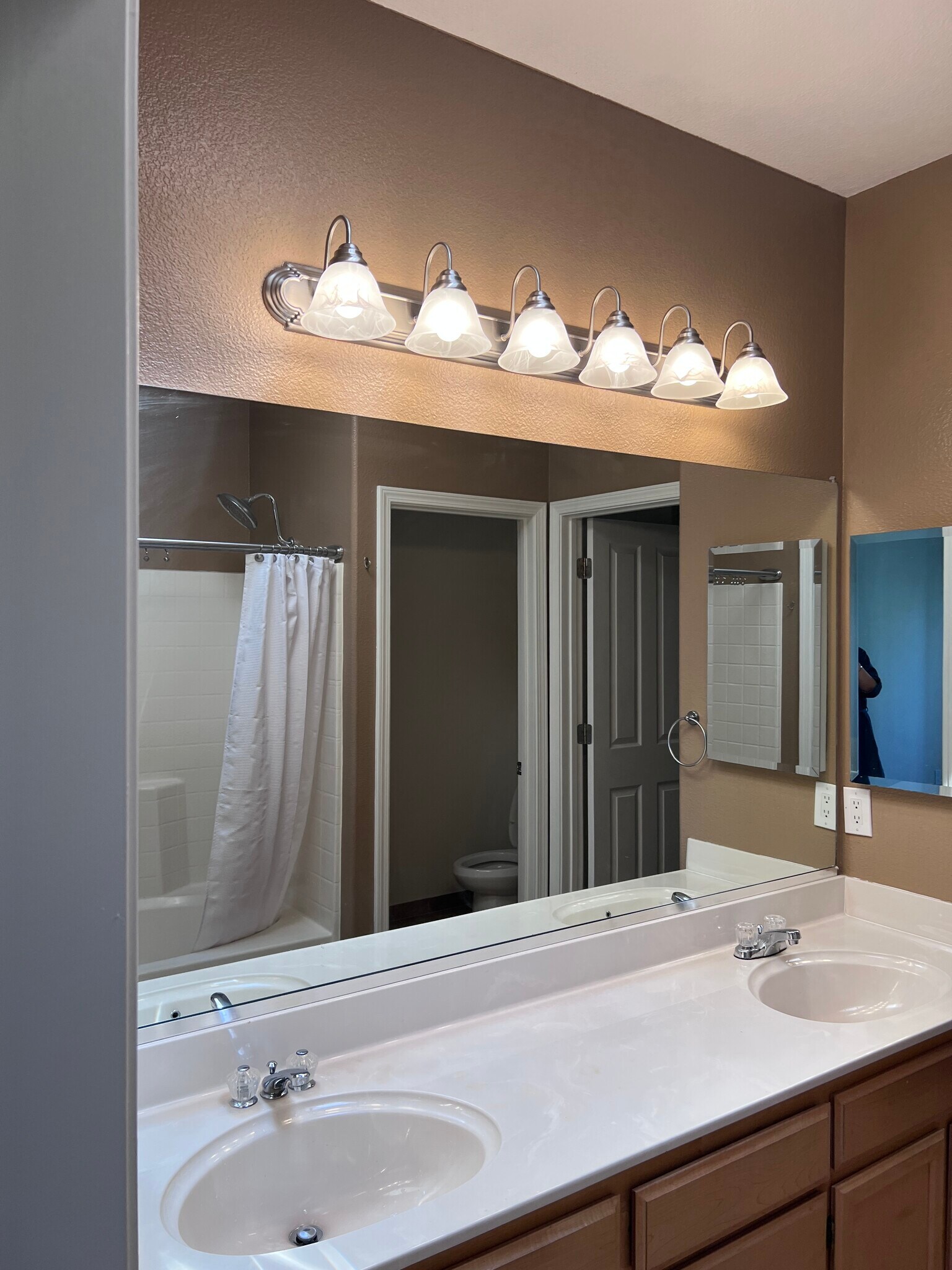 Building Photo - 2116 Thistle Ct
