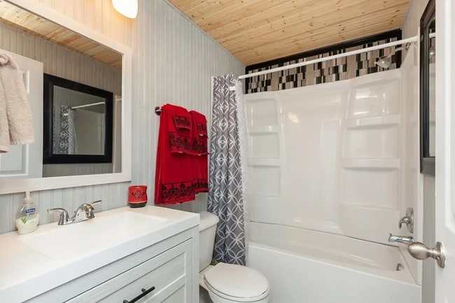 Building Photo - 5805 Pine Ct