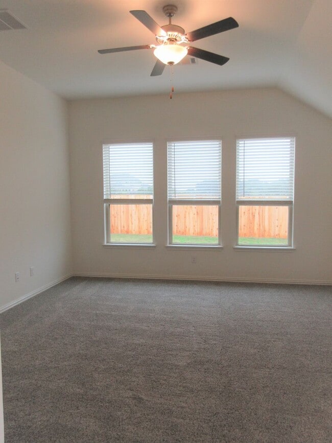 Building Photo - Carneros Ranch 3-bedroom/2-bath Home - Leander ISD