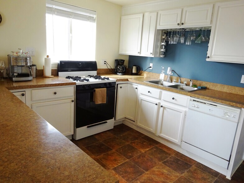 Building Photo - 1175 South Mariposa Street