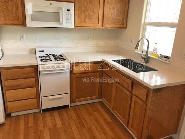 Building Photo - 2062 Red Oak Cir