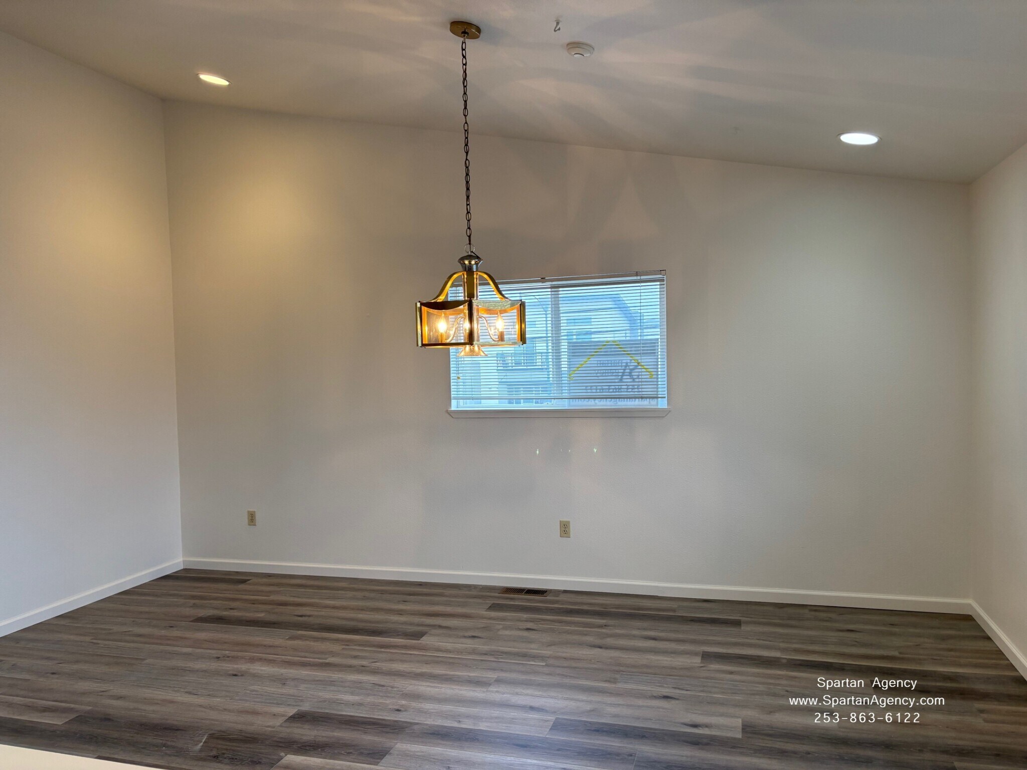 Building Photo - 15310 Main St E