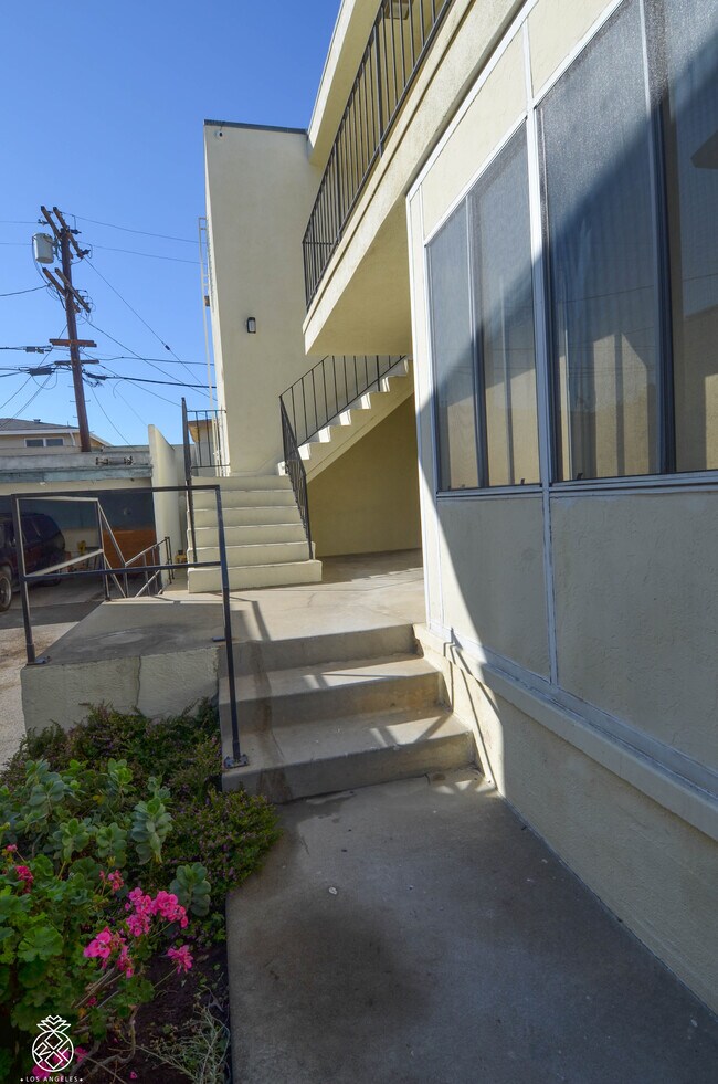 Building Photo - 1017 S Bedford St