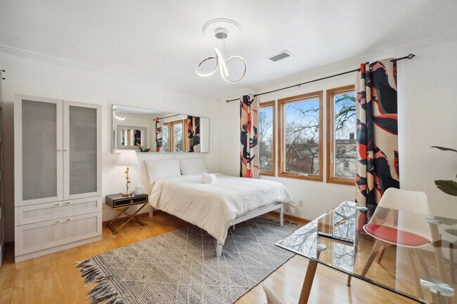 Building Photo - 40 Ella St