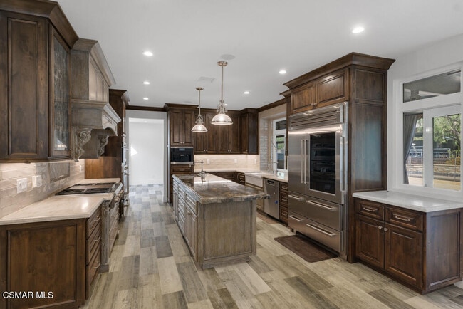 Building Photo - 525 Aqueduct Ct