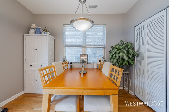 Building Photo - 1438 W Cortez St