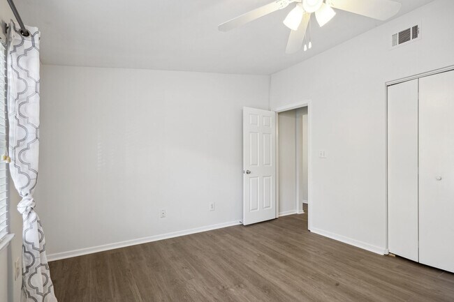 Bedroom - 6800 Glenridge Dr