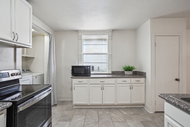 Building Photo - 312 Elmeer Ave