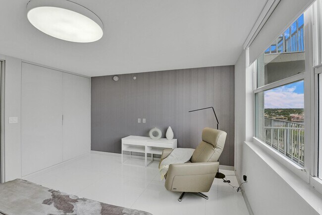 Building Photo - 3606 S Ocean Blvd