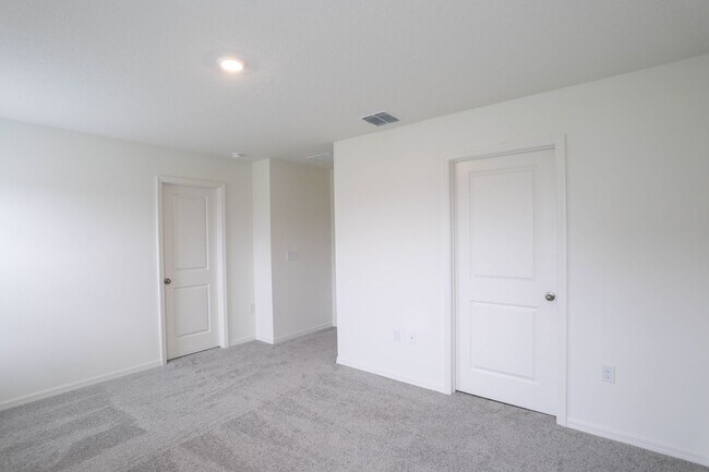 Building Photo - 2950 Lavanda Dr