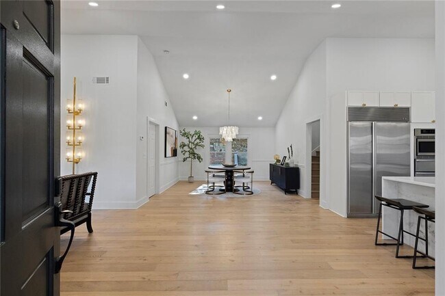 Building Photo - 1275 The by Way NE