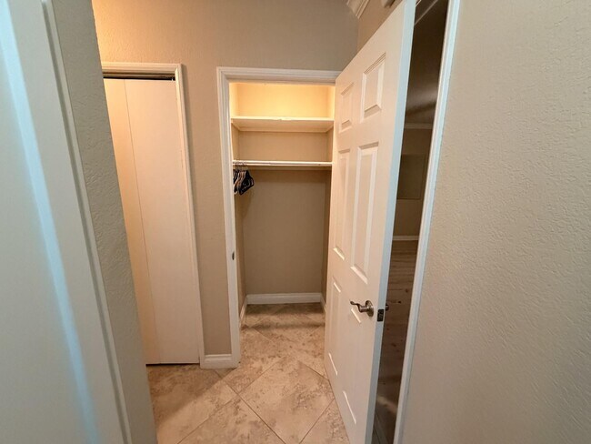 Building Photo - 39196 Sweetwater Dr