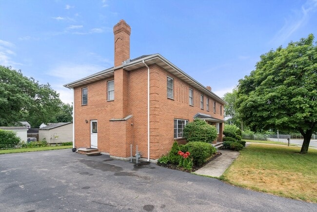 Building Photo - 477 Sprague St
