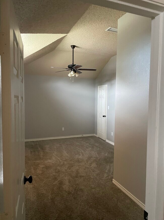 Building Photo - 6902 Wilhelmina Dr