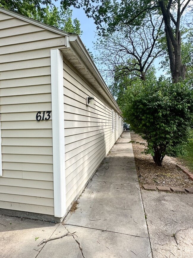 Building Photo - Italian Estates Property Management