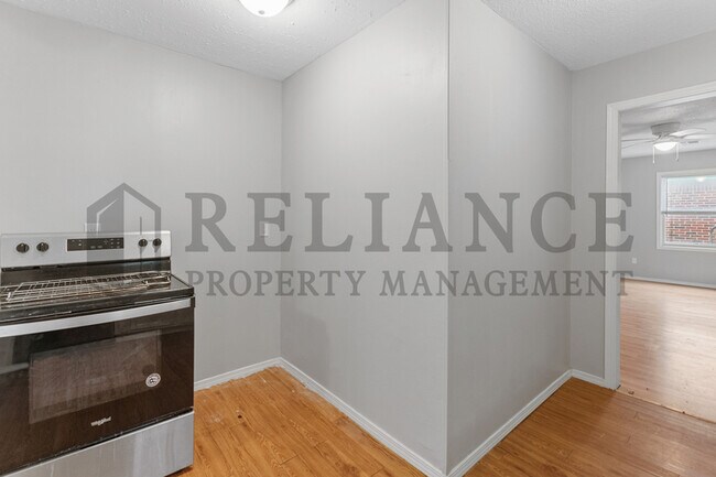 Building Photo - 1128 N Estelle St