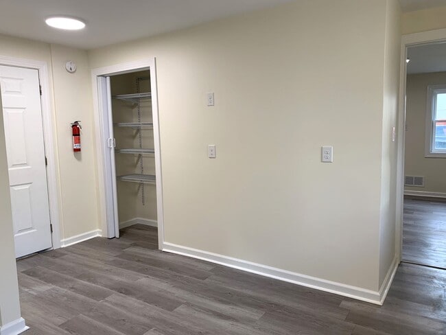 Building Photo - Newly renovated 4 bed/2.5 bath single fami...