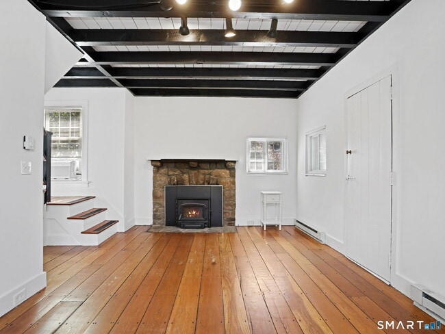 Building Photo - 212 New Canaan Ave