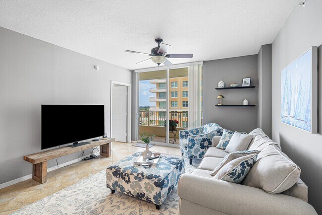 Building Photo - 700 E Boynton Beach Blvd