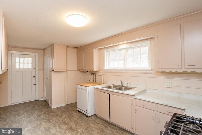 Building Photo - 120 Tabor Rd