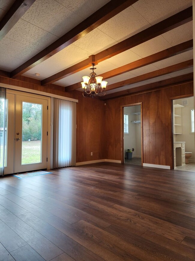 Building Photo - 1827 S Fredonia St