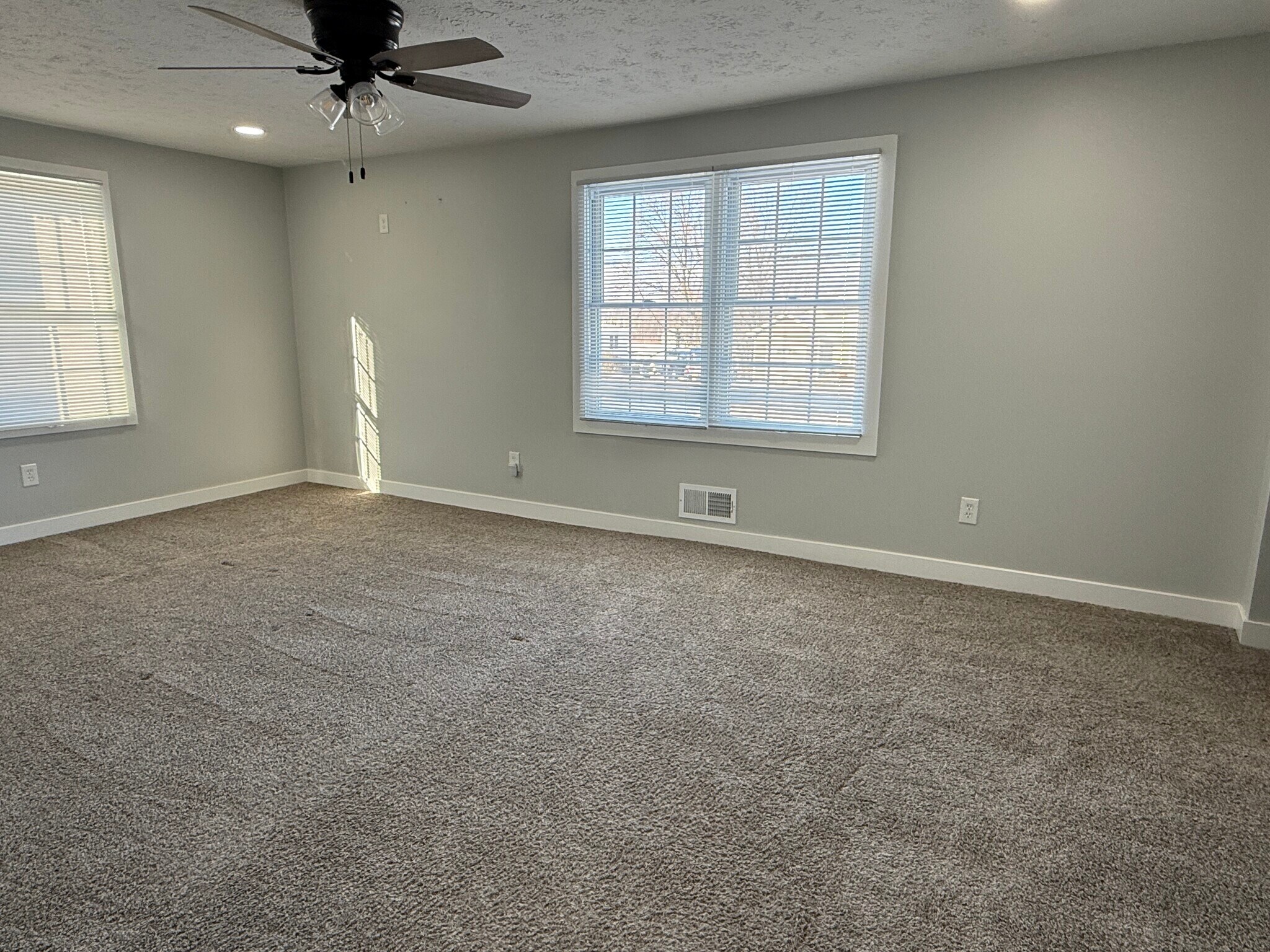 Building Photo - 740 Ridge Rd