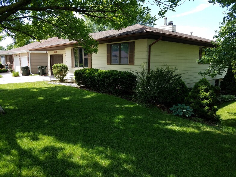 Building Photo - 5501 S 32nd Cir