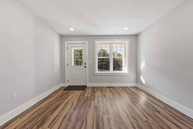 Building Photo - 18 Buttonwood Pl