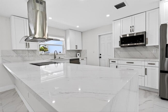 Building Photo - 4010 NE 22nd Ave