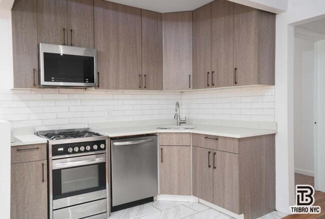 Building Photo - 4 bedroom in Brooklyn NY 11207