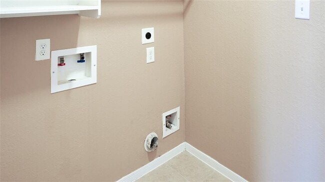 Building Photo - 15206 Bartlett Landing Dr