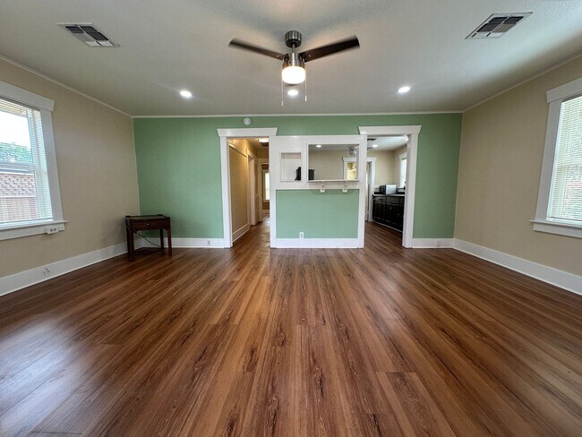 Building Photo - 210 Las Flores Ave