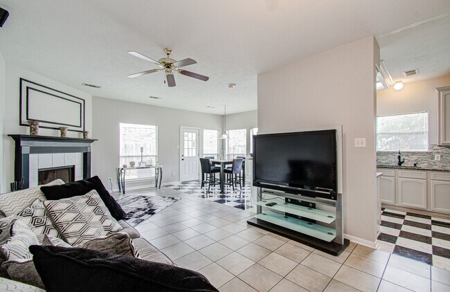 Building Photo - 3043 W Hampton Dr