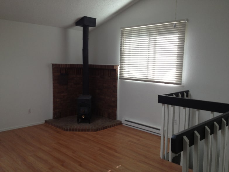 Building Photo - 2241 W Hillside Ave