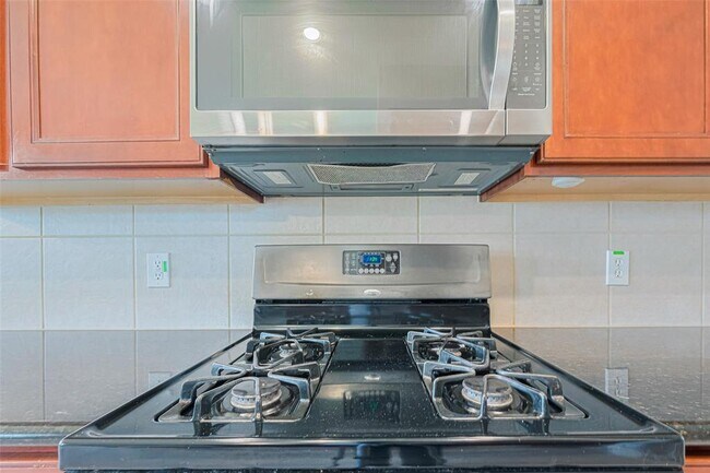 Building Photo - 2502 Oakthorn Ct