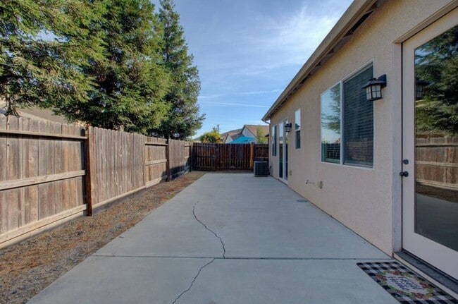 Building Photo - 4321 Strathmore Pl