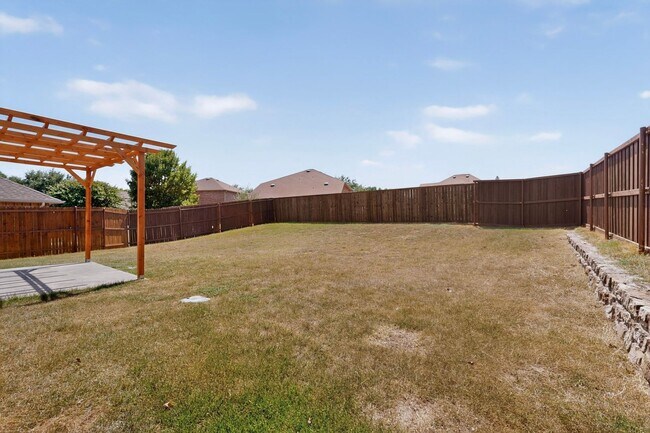 Building Photo - Spacious Renovation Ready To Be Called Home!!!